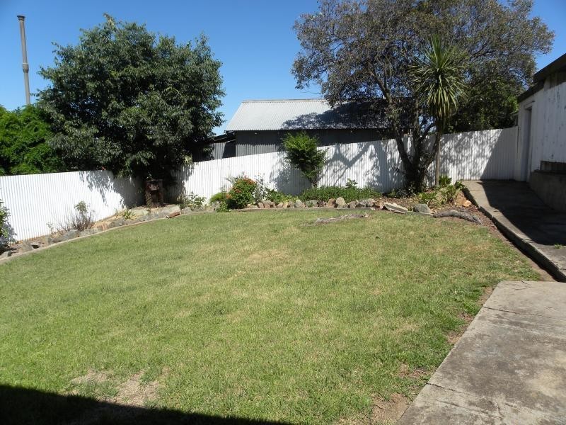 3 Clarke Street, Young NSW 2594