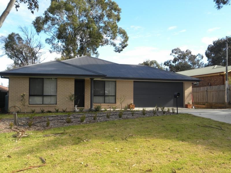 2a Cram Avenue, Young NSW 2594
