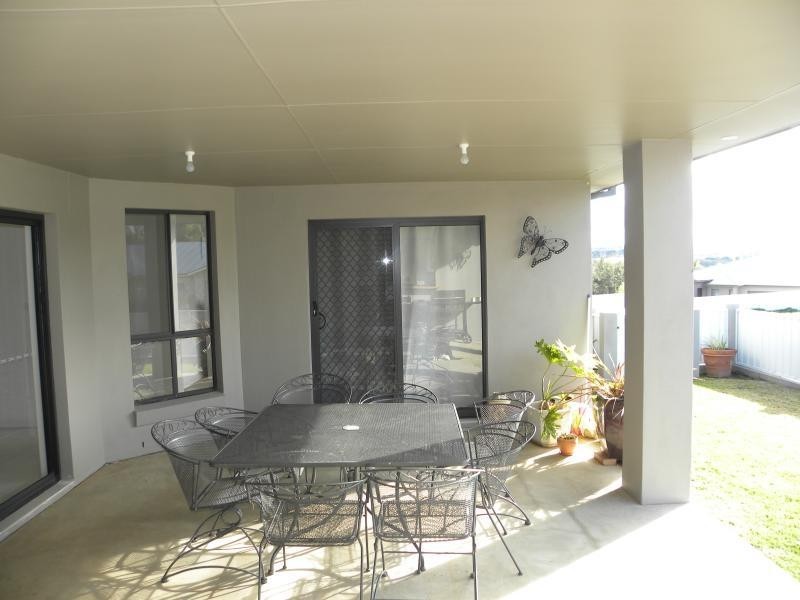 4 Settlers Place, Young NSW 2594
