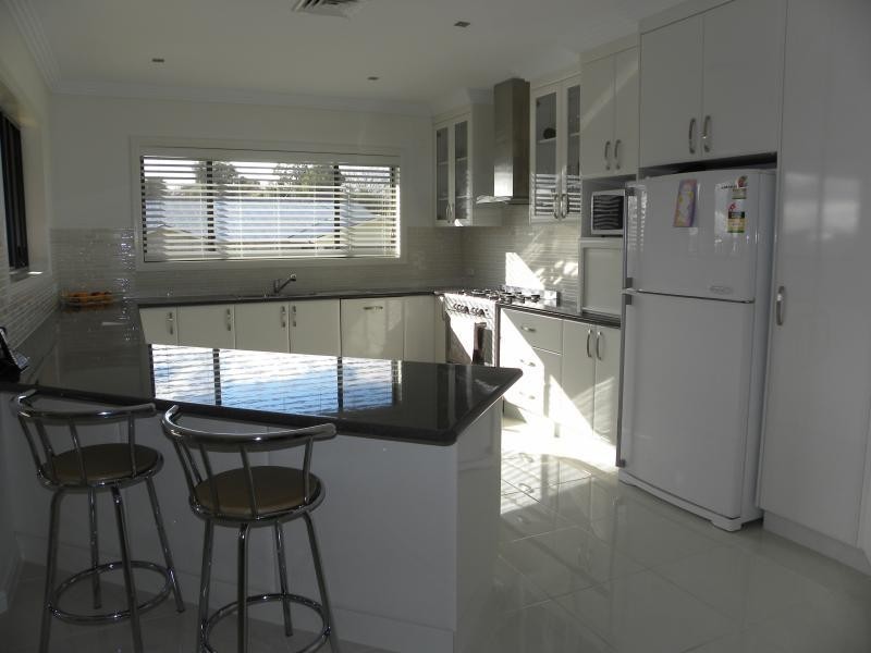 4 Settlers Place, Young NSW 2594