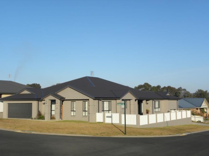 4 Settlers Place, Young NSW 2594