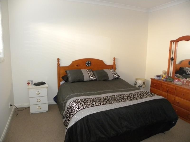 4 Settlers Place, Young NSW 2594