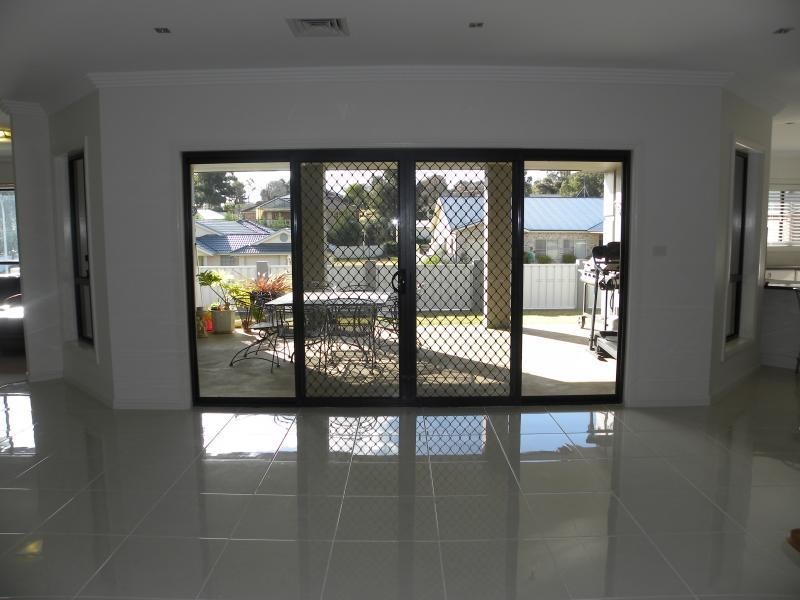 4 Settlers Place, Young NSW 2594