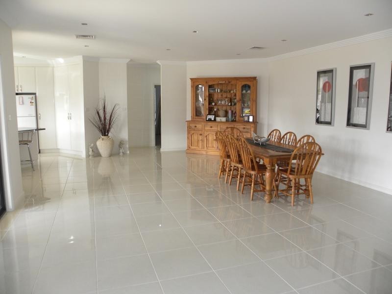 4 Settlers Place, Young NSW 2594