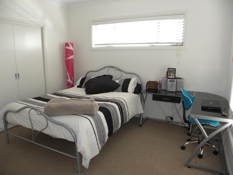 4 Settlers Place, Young NSW 2594