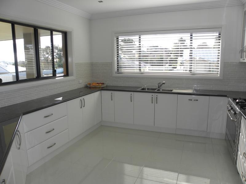 4 Settlers Place, Young NSW 2594