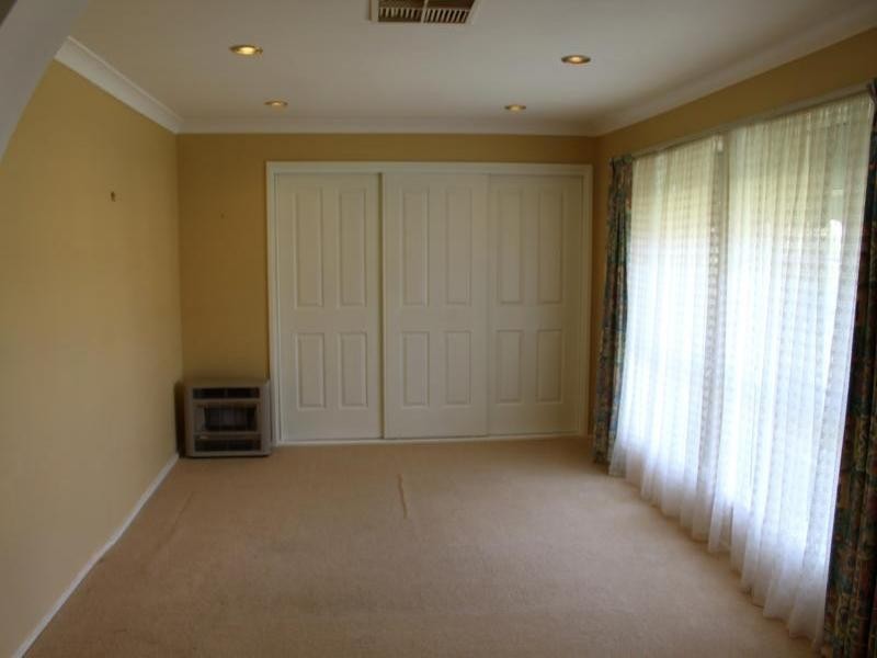 73 Fontenoy St, Young NSW 2594