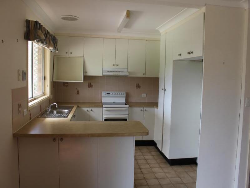 73 Fontenoy St, Young NSW 2594