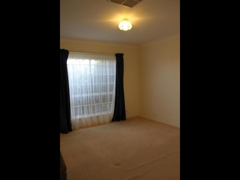 73 Fontenoy St, Young NSW 2594