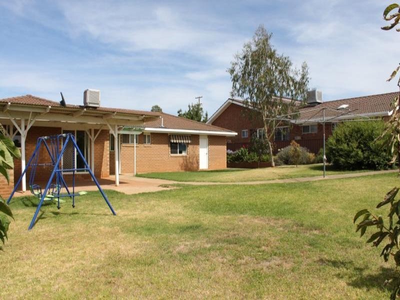 73 Fontenoy St, Young NSW 2594