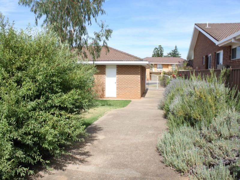 73 Fontenoy St, Young NSW 2594