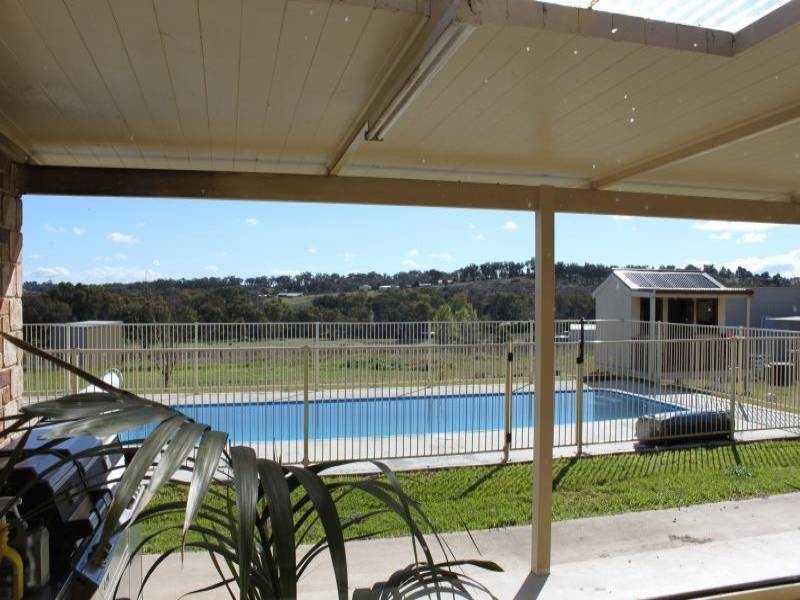 31 Commons Road, Young NSW 2594