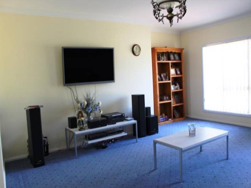 31 Commons Road, Young NSW 2594
