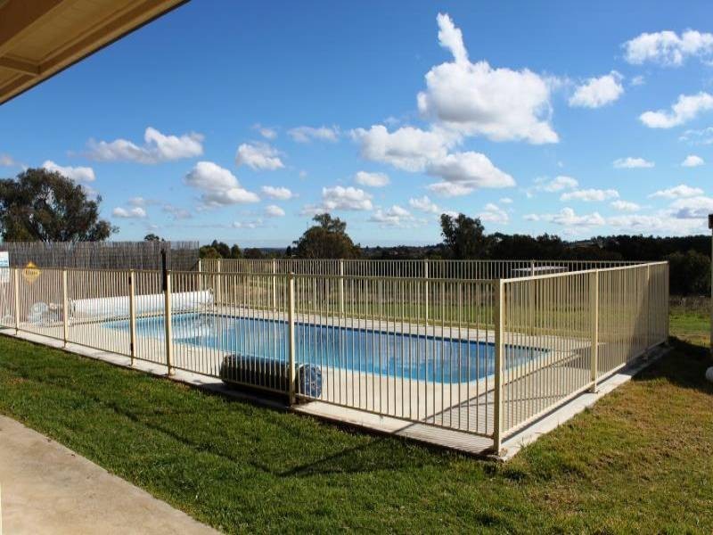 31 Commons Road, Young NSW 2594