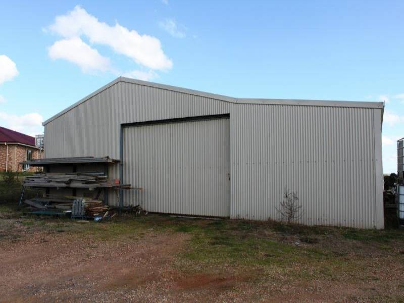 31 Commons Road, Young NSW 2594