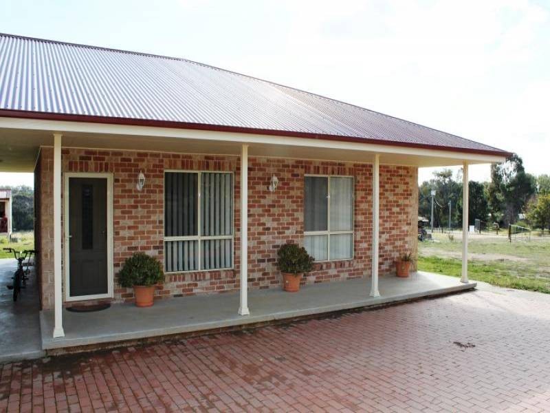 31 Commons Road, Young NSW 2594