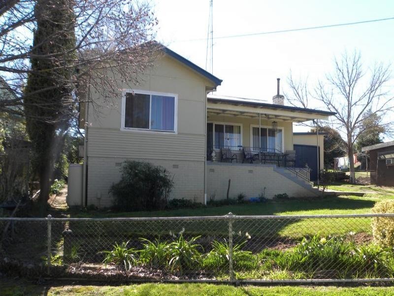23 Whiteman Avenue, Young NSW 2594