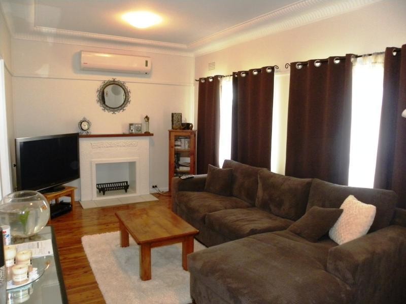 23 Whiteman Avenue, Young NSW 2594