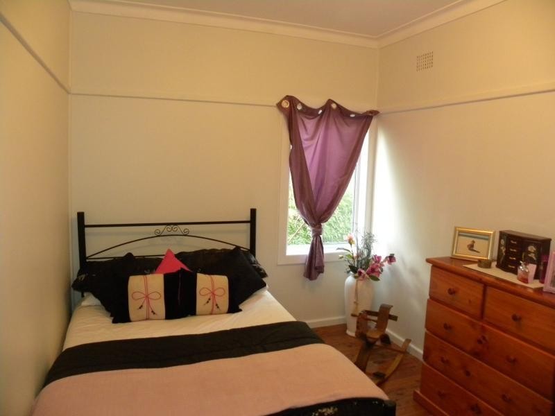 23 Whiteman Avenue, Young NSW 2594