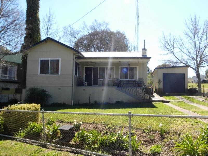 23 Whiteman Avenue, Young NSW 2594