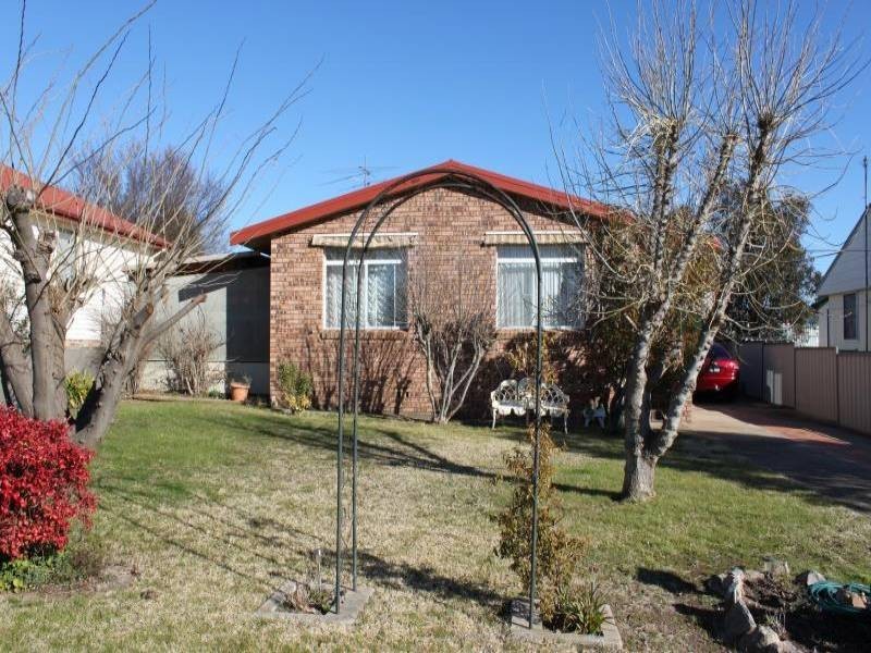 92 Binalong Street, Harden NSW 2587