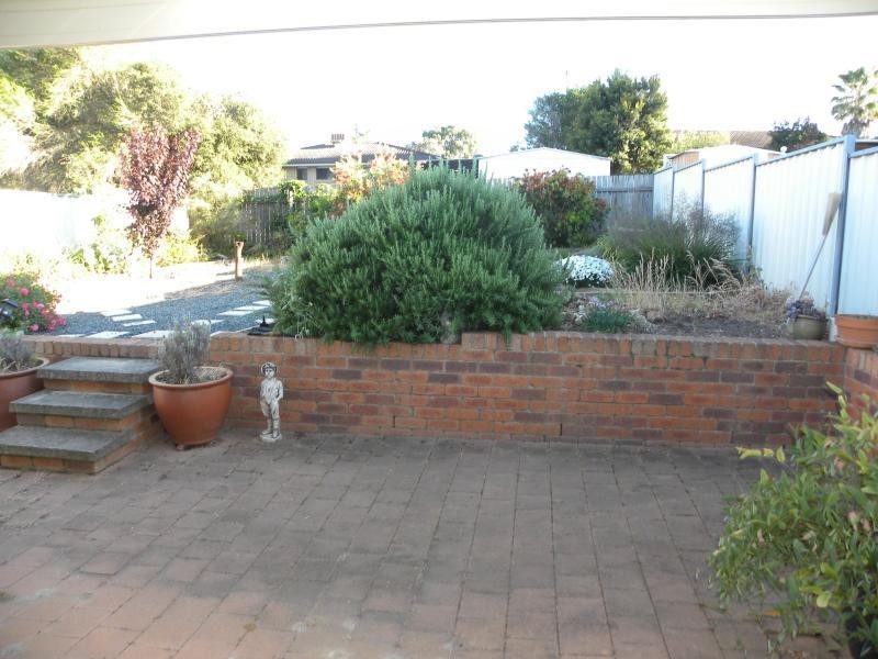 1/32 Pineview Circuit, Young NSW 2594