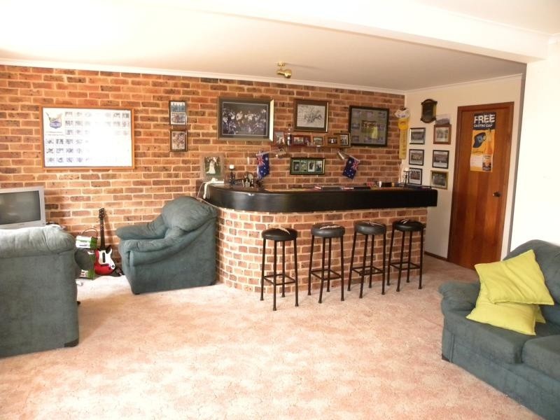 8 Back Creek Road, Young NSW 2594