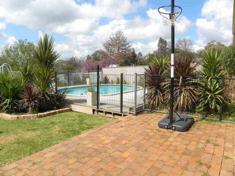 8 Back Creek Road, Young NSW 2594