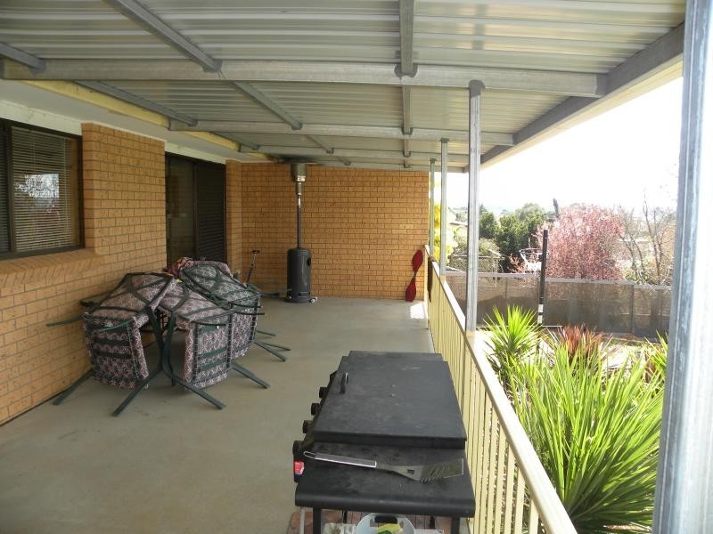 8 Back Creek Road, Young NSW 2594