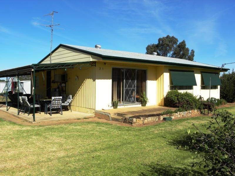 25 Talbot Street, Quandialla NSW 2721
