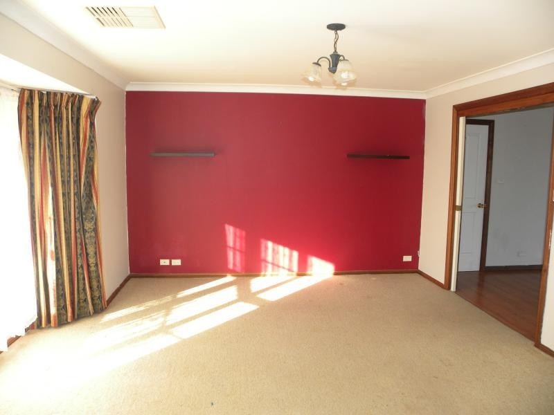 8 Martin Court, Young NSW 2594