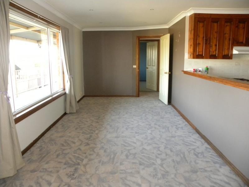 8 Martin Court, Young NSW 2594