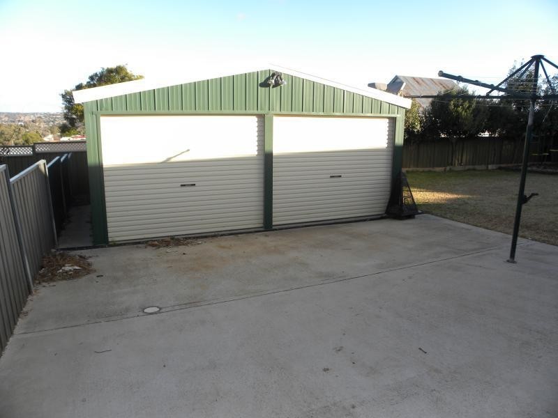 8 Martin Court, Young NSW 2594