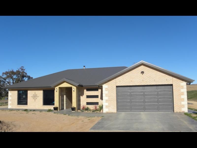 “Spring Valley” 193 Wambanumba Drive, Young NSW 2594