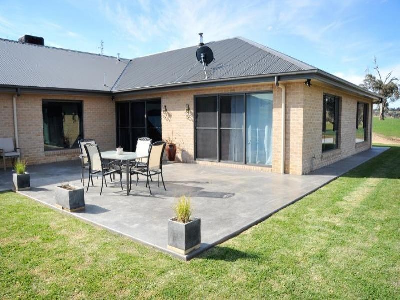 “Spring Valley” 193 Wambanumba Drive, Young NSW 2594