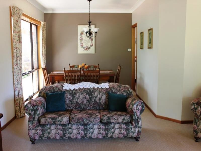 9 McNarry Place, Young NSW 2594