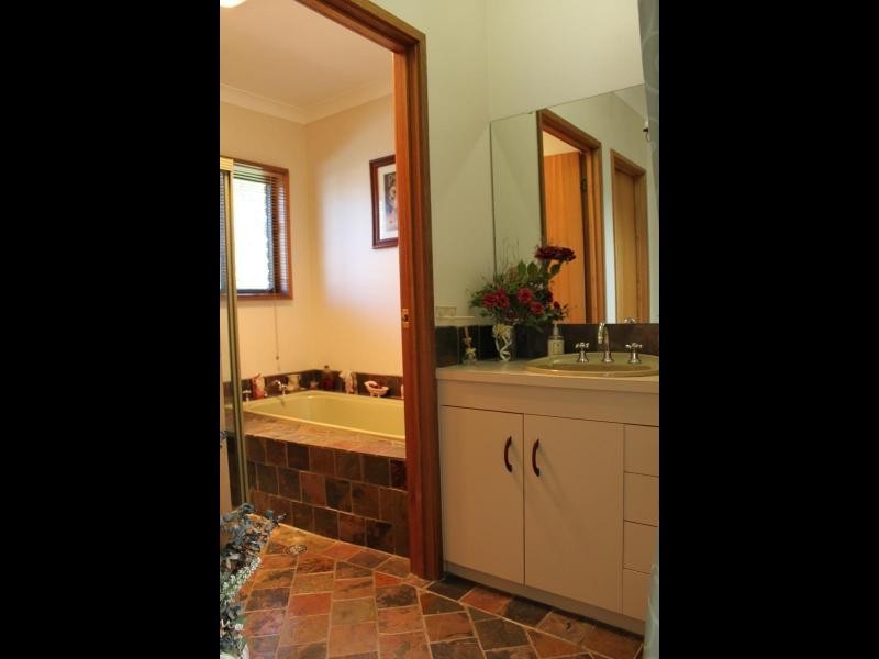 9 McNarry Place, Young NSW 2594