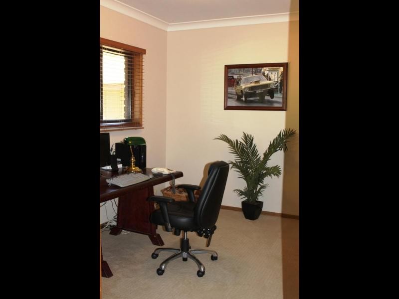 9 McNarry Place, Young NSW 2594