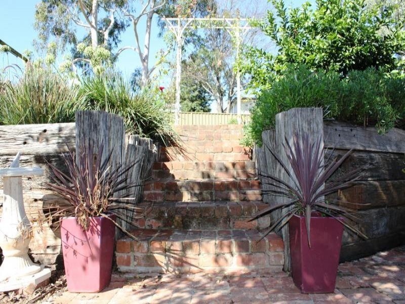 9 McNarry Place, Young NSW 2594