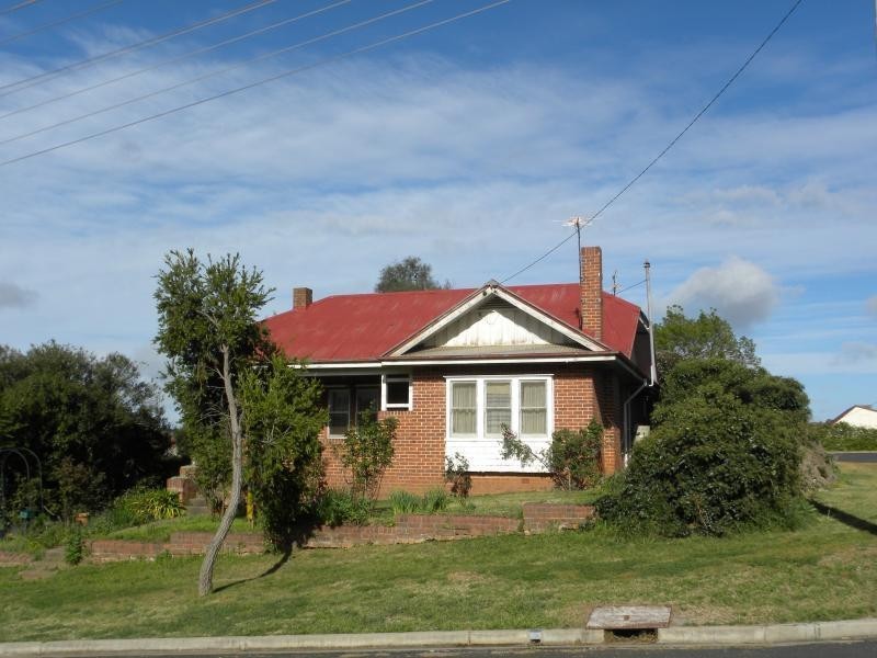 4 Fontenoy Street, Young NSW 2594