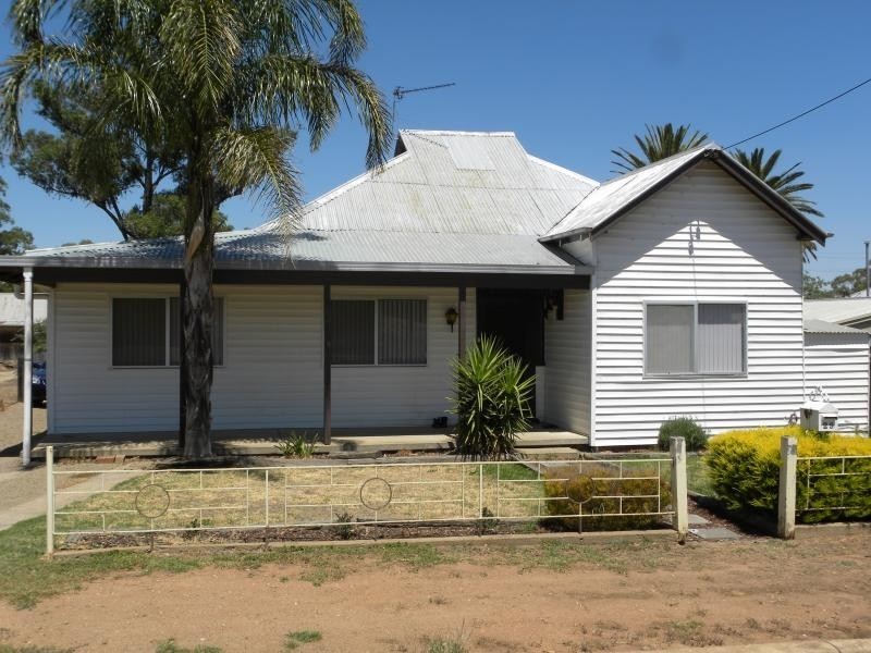 29 Lachlan Street, Young NSW 2594