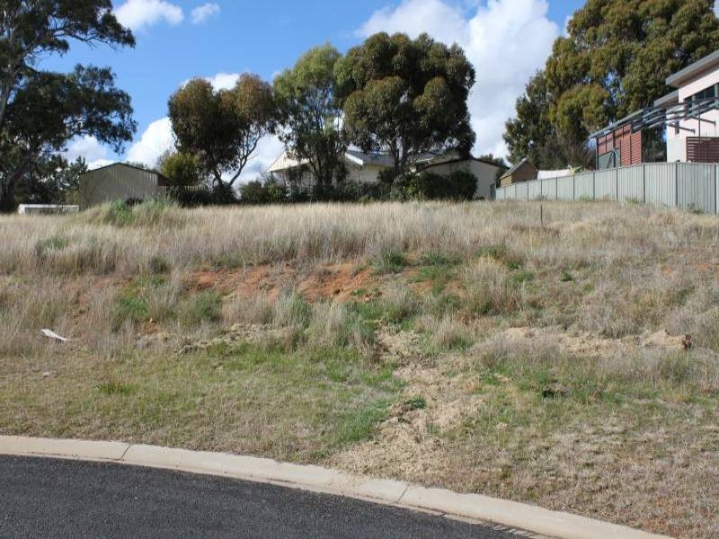14 Bailes Crescent, Young NSW 2594