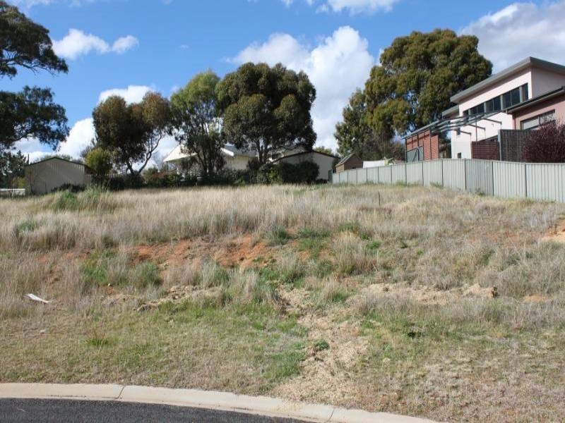 14 Bailes Crescent, Young NSW 2594