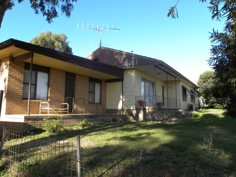 28 Briggs Street, Young NSW 2594