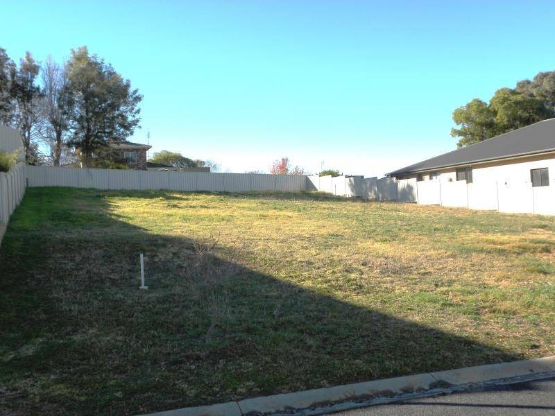 4 Bailes Crescent, Young NSW 2594