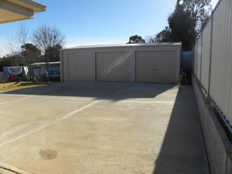 1 Settlers Place, Young NSW 2594