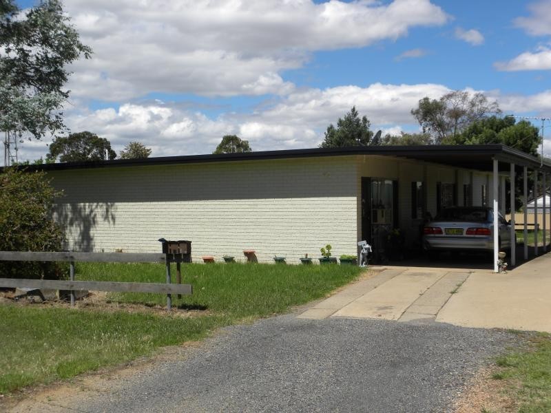 36 Murringo Street, Young NSW 2594