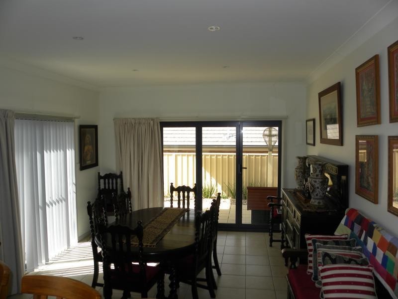 8A Hayden Place, Young NSW 2594