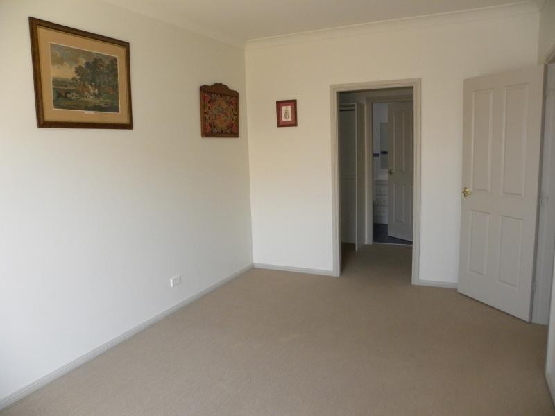 8A Hayden Place, Young NSW 2594