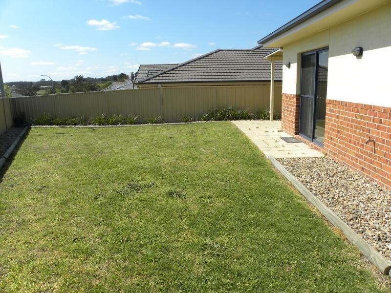 8A Hayden Place, Young NSW 2594